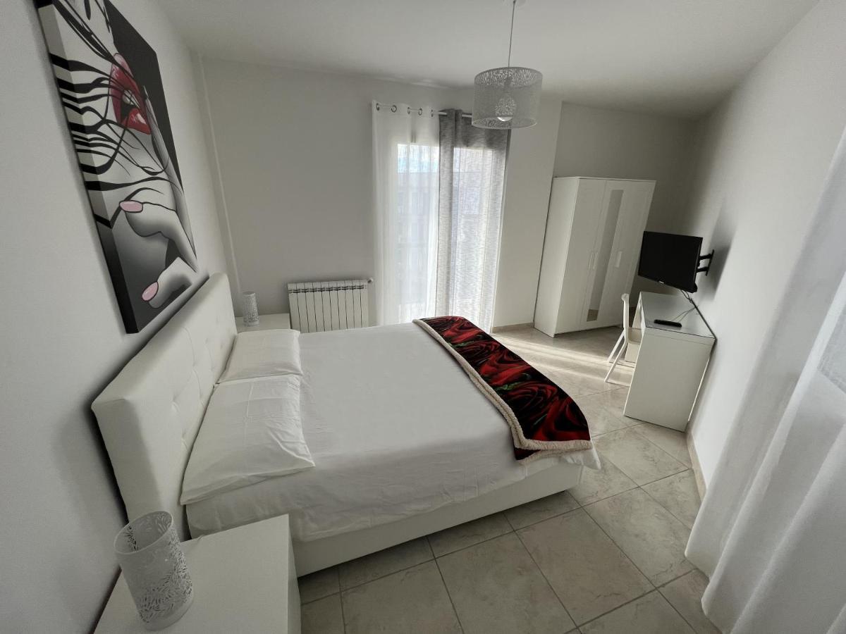 Casa Vacanze Le Tre Scimmiette 파테르노 외부 사진