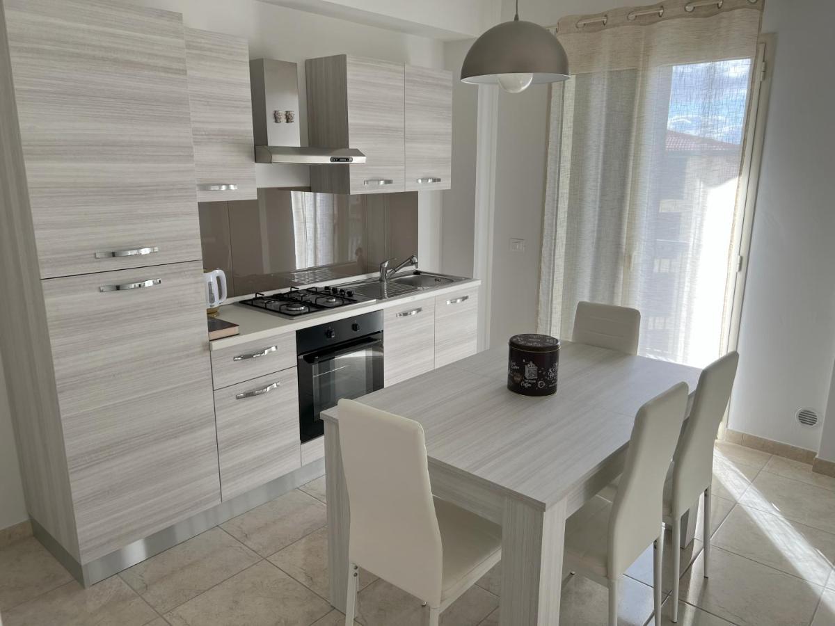 Casa Vacanze Le Tre Scimmiette 파테르노 외부 사진